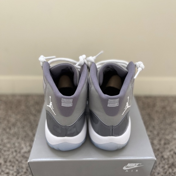 Jordan retro 11 cool grey